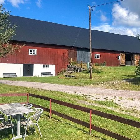 2 Bedroom Awesome Home In Vaestervik Exterior photo