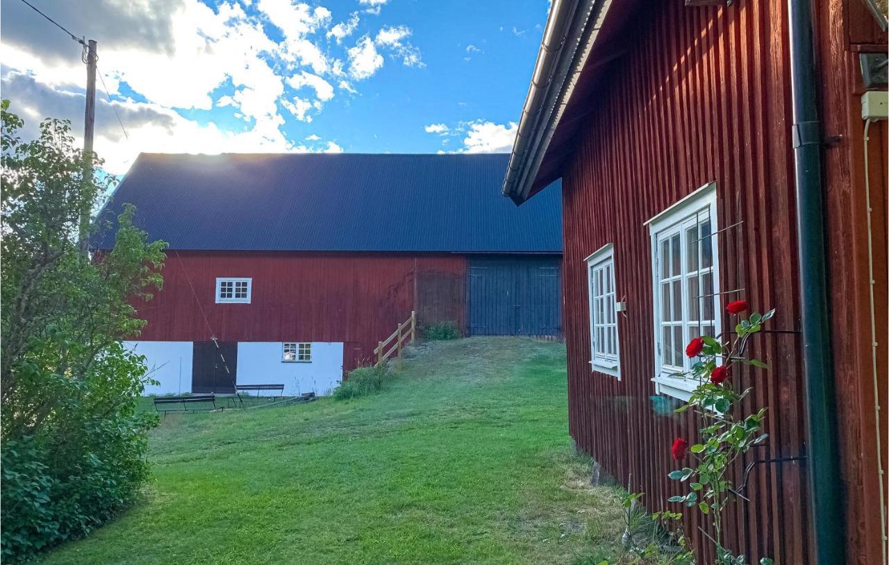 2 Bedroom Awesome Home In Vaestervik Exterior photo