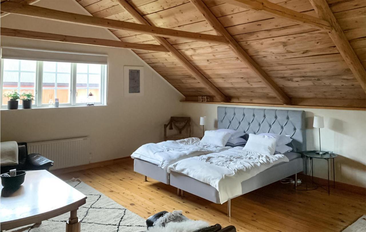 2 Bedroom Awesome Home In Vaestervik Exterior photo